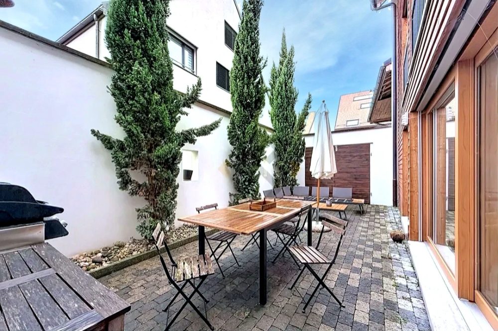 hoqi-8fe516fd36e04005b1f8a883108760ee